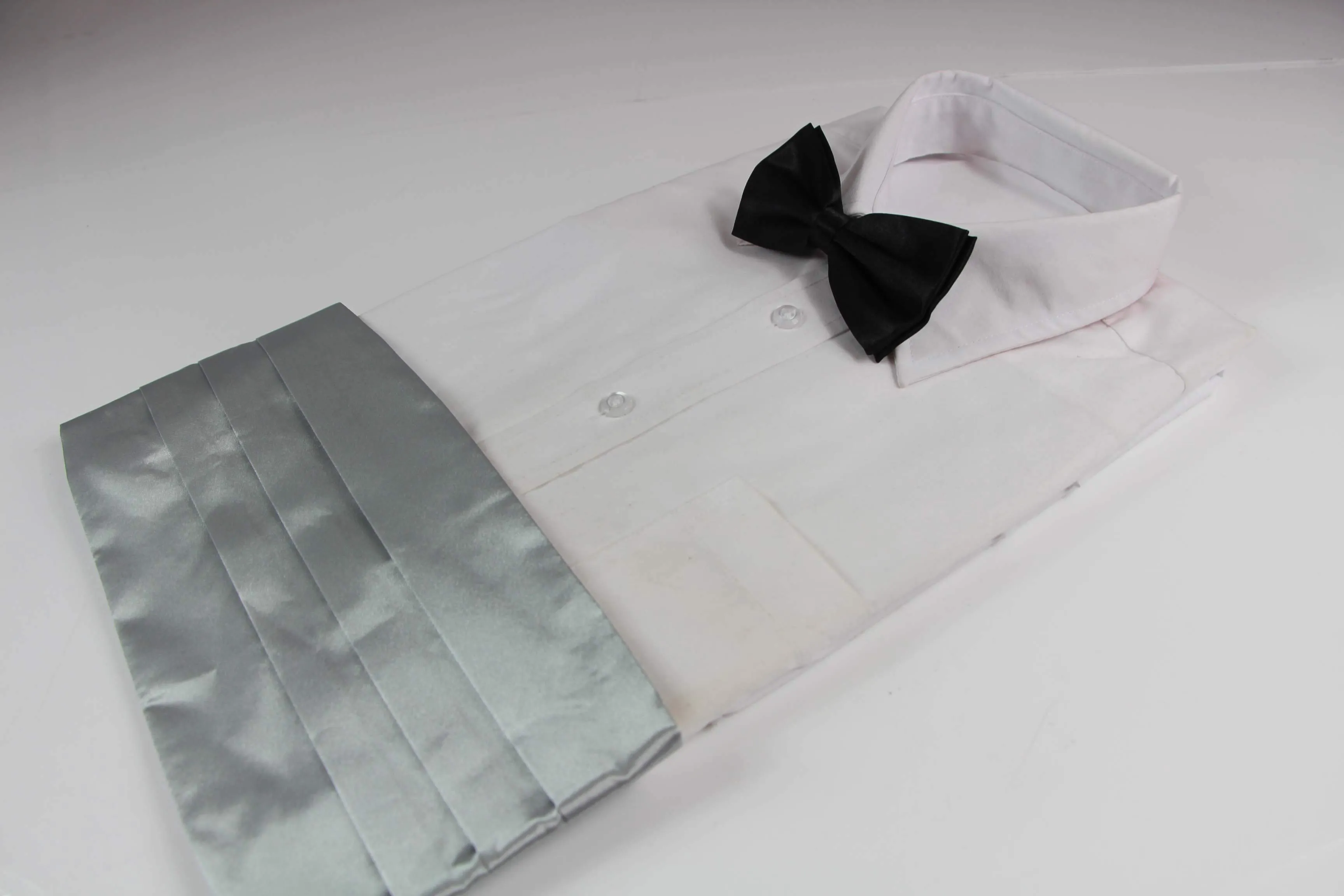 Mens Silver Cummerbund & Black Bow Tie Set