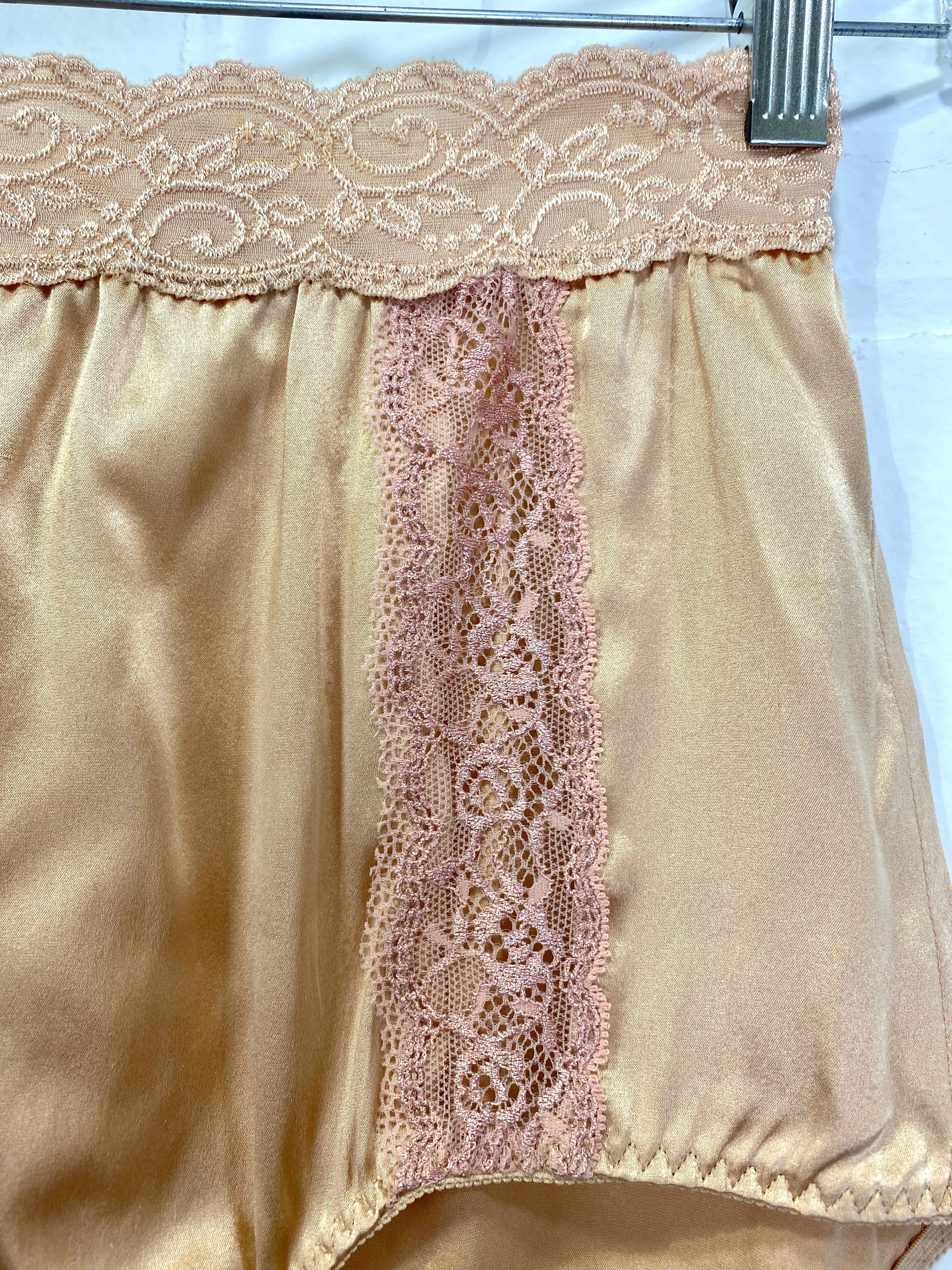 Reproduction 1940s Peach Satin & Lace Underwear, W26"