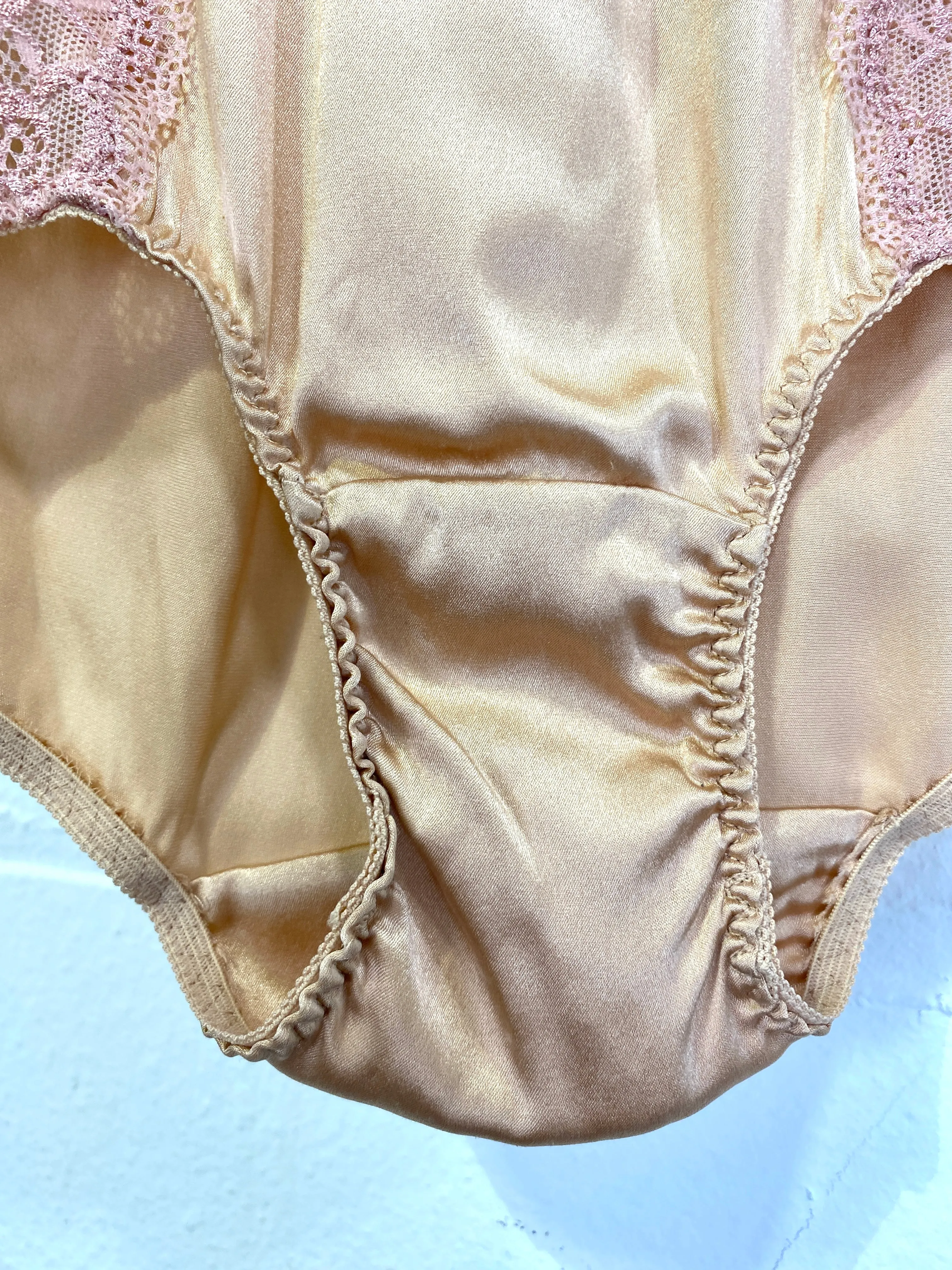 Reproduction 1940s Peach Satin & Lace Underwear, W26"